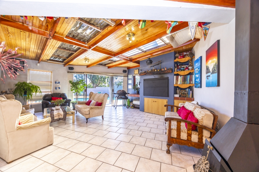 6 Bedroom Property for Sale in Plattekloof 1 Western Cape